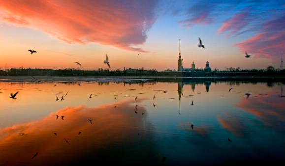 neva-river-opposite-the-peter-and-paul-fortress-at-sunrise-in-st-petersburg